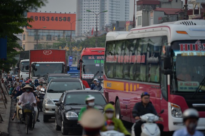 Tai nạn trước giờ cao điểm tại Giải Phóng - Ngọc Hồi, cửa ngõ phía Nam ùn tắc nghiêm trọng - Ảnh 7.