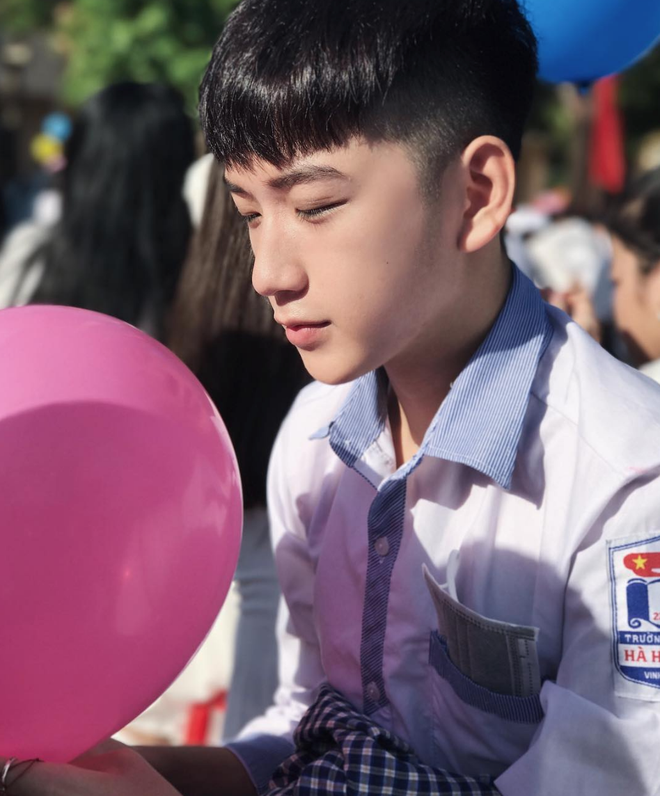 Hot boy mới của Nghệ An sinh năm 2001 đang khiến d&#226;n t&#236;nh &quot;l&#249;ng sục&quot;: Cao 1m72, mặt baby hết &#253;! - Ảnh 1.