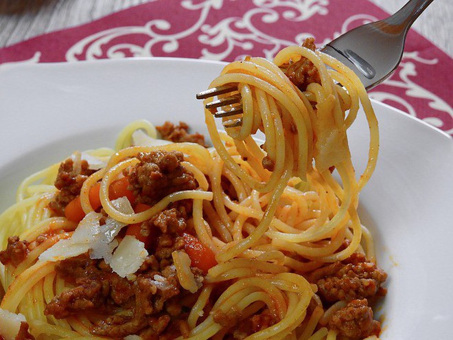 Người Brazil c&#243; cả m&#224;n &quot;m&#250;a lửa&quot; độc đ&#225;o để tạo ra m&#243;n m&#236; spaghetti - Ảnh 6.