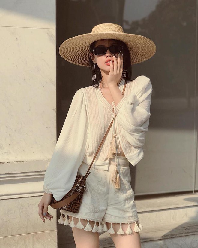 Quỳnh Anh Shyn và Chi Pu như chị em: Diện street style theo cùng công thức, đến dáng pose cũng na ná nhau - Ảnh 12.