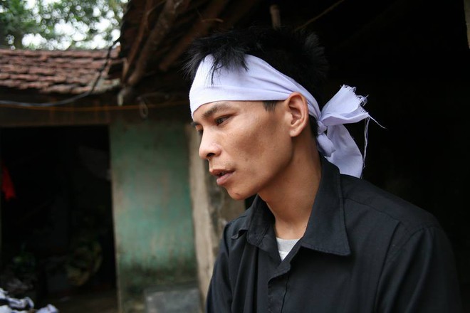 Nỗi đau tột c&ugrave;ng của người chồng mất vợ v&igrave; bị s&eacute;t đ&aacute;nh, bất lực nh&igrave;n con trai 45 ng&agrave;y tuổi kh&aacute;t sữa mẹ - Ảnh 2.