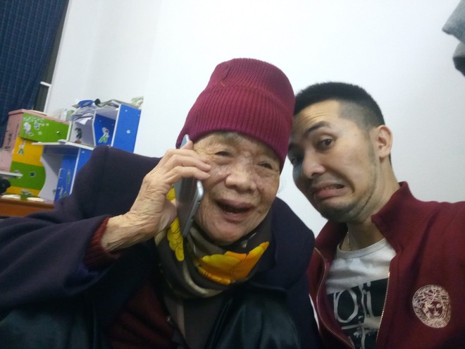 Loạt ảnh bà chất tại cháu: Ngoại 90 tuổi bao xì tin, tự cầm điện thoại selfie 1001 kiểu - Ảnh 5.