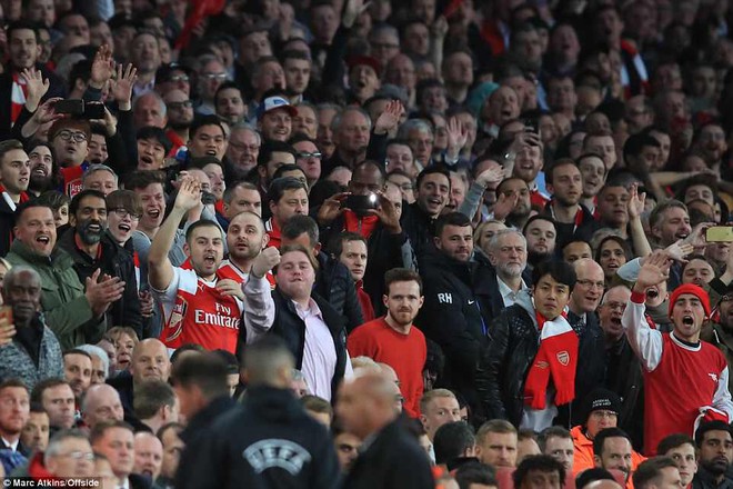Arsenal đ&aacute;nh rơi chiến thắng d&ugrave; thi đấu hơn người trước Atletico - Ảnh 2.