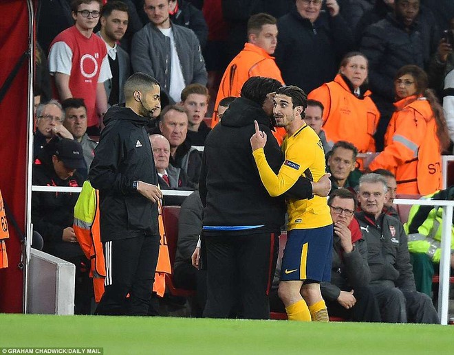 Arsenal đ&aacute;nh rơi chiến thắng d&ugrave; thi đấu hơn người trước Atletico - Ảnh 5.