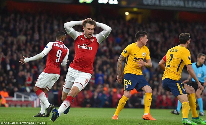 Arsenal đ&aacute;nh rơi chiến thắng d&ugrave; thi đấu hơn người trước Atletico - Ảnh 12.