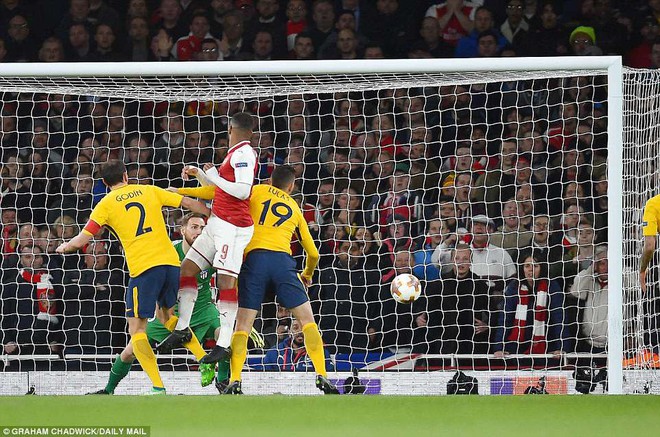 Arsenal đ&aacute;nh rơi chiến thắng d&ugrave; thi đấu hơn người trước Atletico - Ảnh 10.