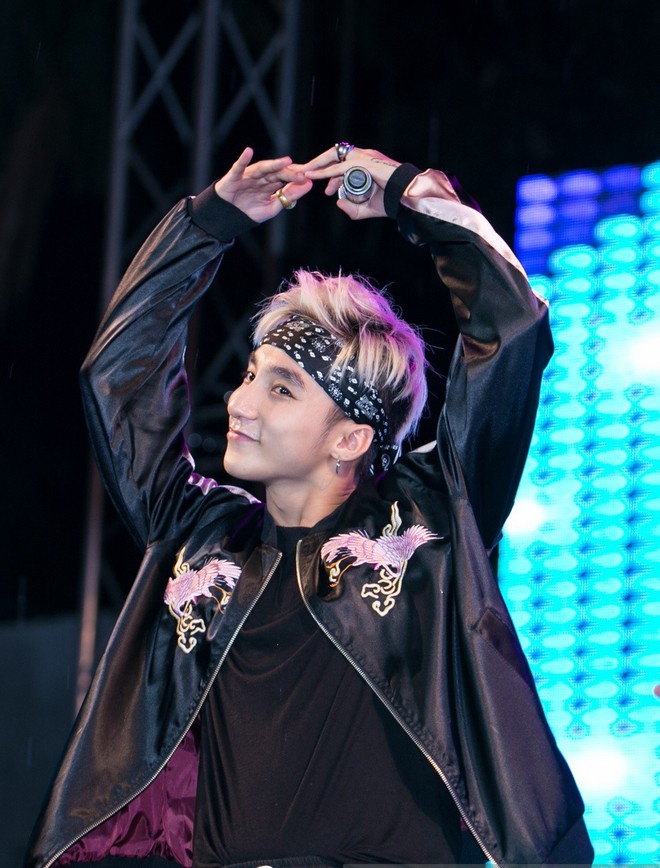 Khoảnh khắc chứng minh: Kh&ocirc;ng cần cao to vạm vỡ, d&agrave;n nam thần Vbiz vẫn khiến fan girl xin chết v&igrave; khu&ocirc;n mặt đẹp ho&agrave;n mĩ - Ảnh 6.