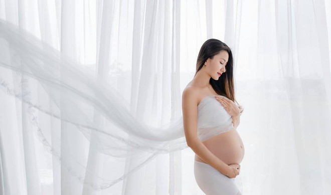 V&eacute;n &aacute;o t&aacute;o bạo, diễn vi&ecirc;n Cổng mặt trời Nguyệt &Aacute;nh khoe bụng bầu lớn vượt mặt - Ảnh 1.