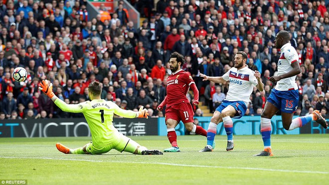 Salah bỏ lỡ cơ hội v&agrave;ng, Liverpool bất lực trước Stoke - Ảnh 4.