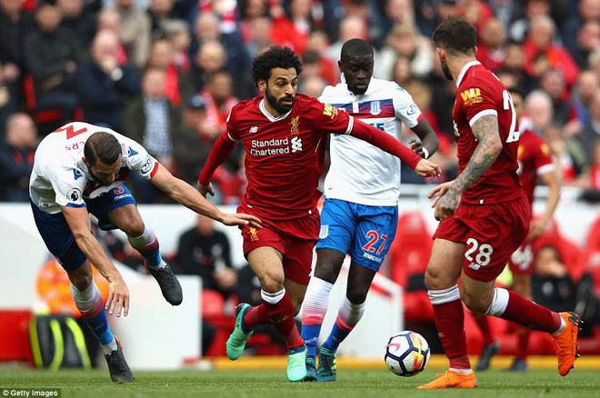 Salah bỏ lỡ cơ hội v&agrave;ng, Liverpool bất lực trước Stoke - Ảnh 10.