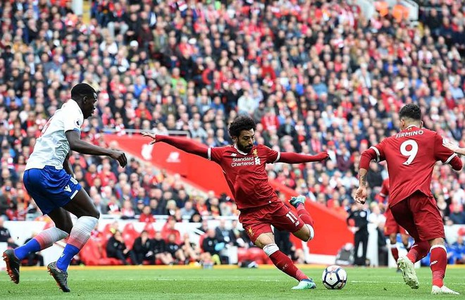 Salah bỏ lỡ cơ hội v&agrave;ng, Liverpool bất lực trước Stoke - Ảnh 5.