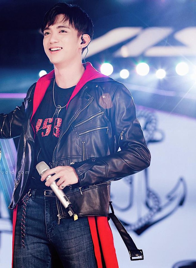 Khoảnh khắc chứng minh: Kh&ocirc;ng cần cao to vạm vỡ, d&agrave;n nam thần Vbiz vẫn khiến fan girl xin chết v&igrave; khu&ocirc;n mặt đẹp ho&agrave;n mĩ - Ảnh 17.