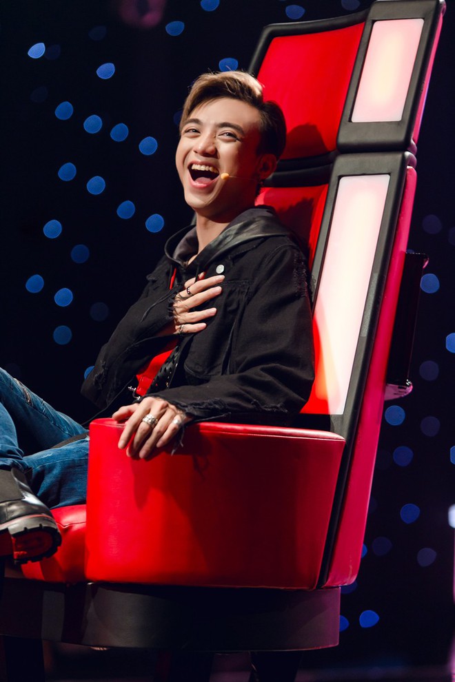 Khoảnh khắc chứng minh: Kh&ocirc;ng cần cao to vạm vỡ, d&agrave;n nam thần Vbiz vẫn khiến fan girl xin chết v&igrave; khu&ocirc;n mặt đẹp ho&agrave;n mĩ - Ảnh 19.