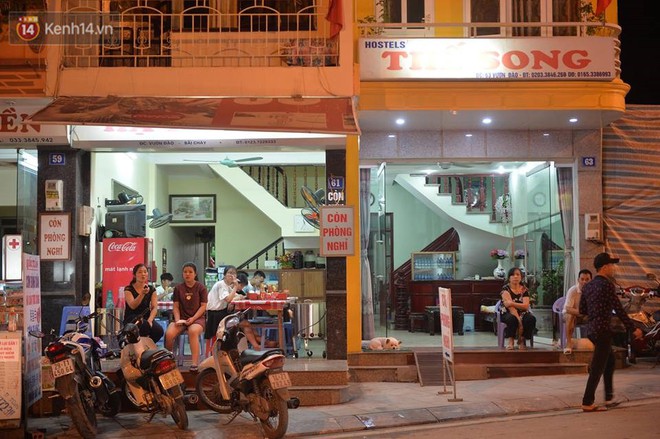 Nghỉ lễ 30/4 - 1/5: Nh&agrave; nghỉ, kh&aacute;ch sạn đồng loạt tăng gi&aacute; nhưng vẫn ch&aacute;y ph&ograve;ng, v&eacute; xe kh&aacute;ch khan hiếm - Ảnh 5.