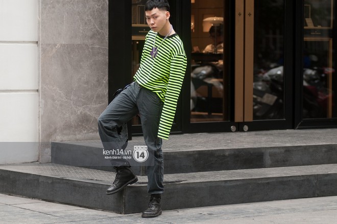 Street style 2 miền: B&ecirc;n cạnh những m&oacute;n đồ hot trend, diện đồ đ&ocirc;i ch&iacute;nh l&agrave; chi&ecirc;u mới để c&aacute;c bạn trẻ thể hiện phong c&aacute;ch - Ảnh 10.