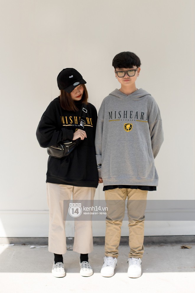 Street style 2 miền: B&ecirc;n cạnh những m&oacute;n đồ hot trend, diện đồ đ&ocirc;i ch&iacute;nh l&agrave; chi&ecirc;u mới để c&aacute;c bạn trẻ thể hiện phong c&aacute;ch - Ảnh 15.