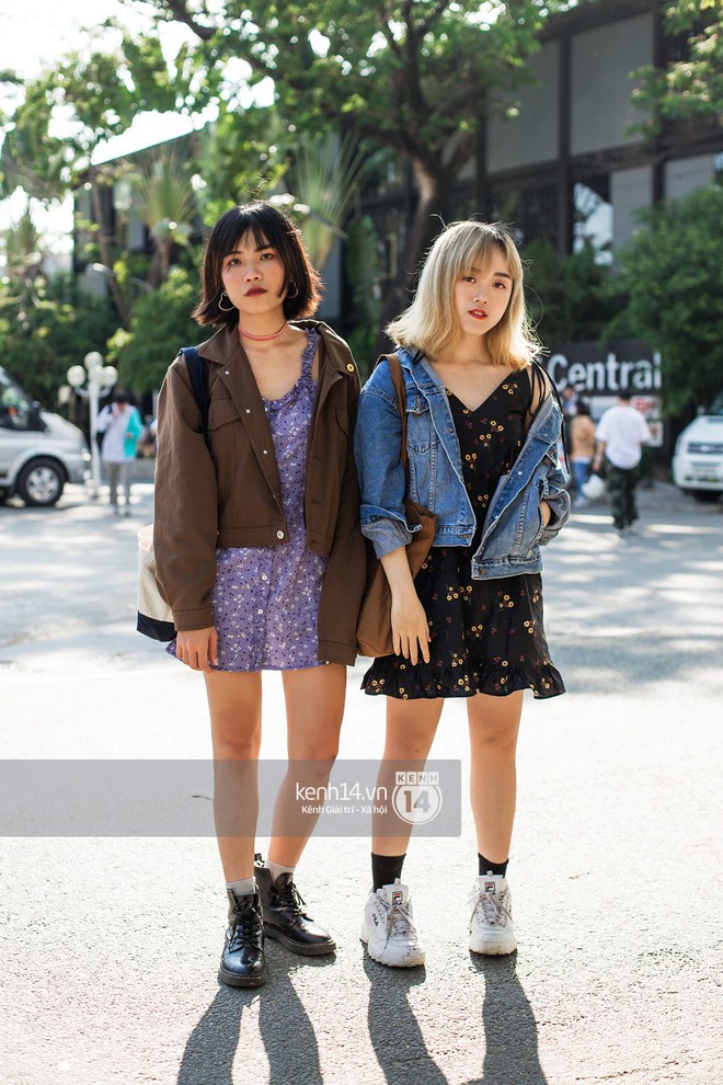 Street style 2 miền: B&ecirc;n cạnh những m&oacute;n đồ hot trend, diện đồ đ&ocirc;i ch&iacute;nh l&agrave; chi&ecirc;u mới để c&aacute;c bạn trẻ thể hiện phong c&aacute;ch - Ảnh 13.