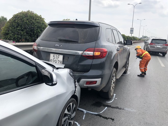 Hàng nghìn ô tô chôn chân từ sáng đến trưa trên cao tốc TP. HCM – Long Thành sau 2 vụ tai nạn liên tiếp - Ảnh 3.