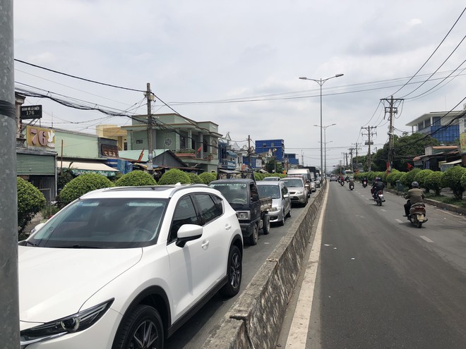 Hàng nghìn ô tô chôn chân từ sáng đến trưa trên cao tốc TP. HCM – Long Thành sau 2 vụ tai nạn liên tiếp - Ảnh 5.