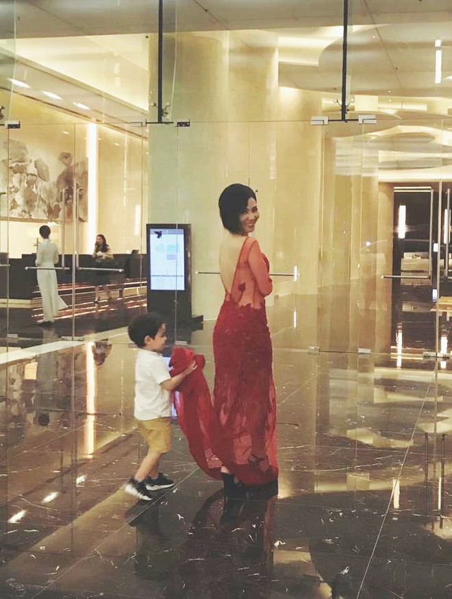 Sau 3 năm &uacute;p mở, B&eacute; Gấu - con trai Thu Minh lần đầu lộ diện r&otilde; mặt, lớn phổng phao khi đi diễn c&ugrave;ng mẹ - Ảnh 1.