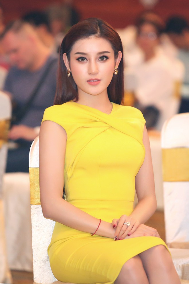 &Aacute; hậu Huyền My khoe sắc rạng rỡ, đeo nhẫn 1 tỷ đồng đi dự sự kiện - Ảnh 3.