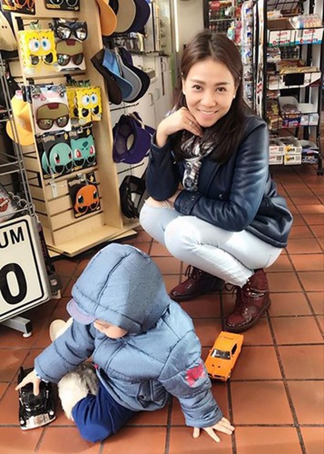 Sau 3 năm &uacute;p mở, B&eacute; Gấu - con trai Thu Minh lần đầu lộ diện r&otilde; mặt, lớn phổng phao khi đi diễn c&ugrave;ng mẹ - Ảnh 2.