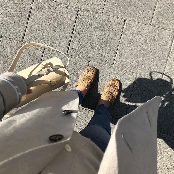 Mule giả c&#243;i: Đ&#244;i d&#233;p hot nhất h&#232; 2018 d&#224;nh cho những c&#244; n&#224;ng kết style ph&#243;ng kho&#225;ng &quot;ểnh ương&quot; - Ảnh 2.