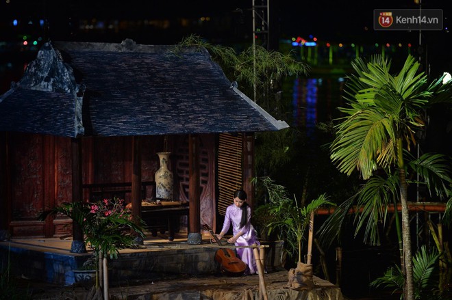 Festival Huế 2018 đặc sắc với &ldquo;&Acirc;m vọng s&ocirc;ng Hương&rdquo; - chương tr&igrave;nh nghệ thuật mang h&igrave;nh ảnh th&acirc;n thương của những con người cố đ&ocirc; Huế - Ảnh 5.
