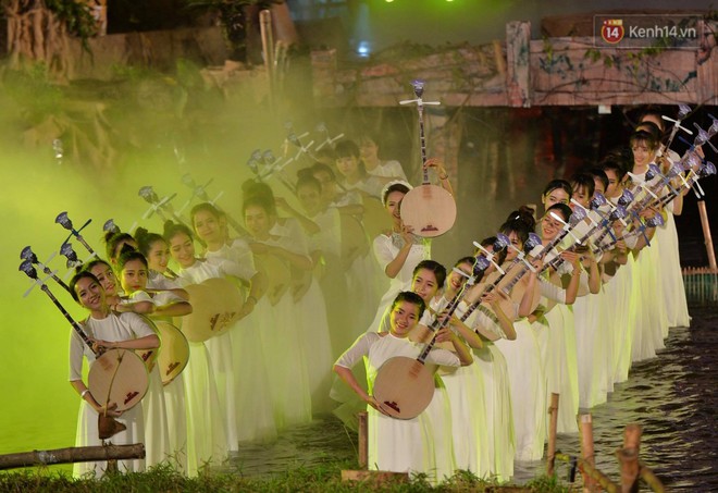 Festival Huế 2018 đặc sắc với &ldquo;&Acirc;m vọng s&ocirc;ng Hương&rdquo; - chương tr&igrave;nh nghệ thuật mang h&igrave;nh ảnh th&acirc;n thương của những con người cố đ&ocirc; Huế - Ảnh 12.