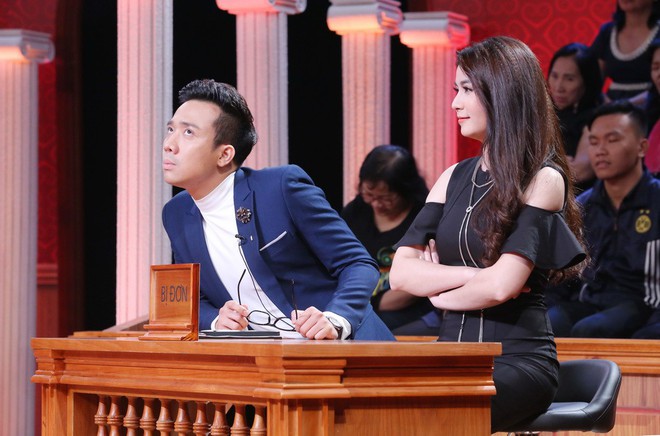 Vụ kiện giữa Kha Ly - Thanh Duy kết th&uacute;c đẫm nước mắt, kh&ocirc;ng t&igrave;m được nguy&ecirc;n nh&acirc;n của vết son tr&ecirc;n cổ &aacute;o - Ảnh 1.