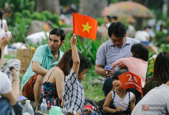 Hàng nghìn người chen nhau mua vé, vật vờ ở Thảo Cầm Viên trong dịp lễ 30/4 - Ảnh 19.