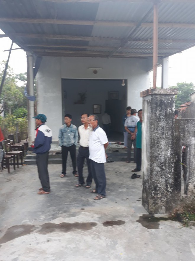 Thức giấc, vợ t&aacute; hỏa ph&aacute;t hiện chồng l&agrave; c&ocirc;ng an vi&ecirc;n tử vong tr&ecirc;n giường - Ảnh 1.