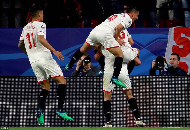 Sevilla 1-2 Bayern Munich: James Rodriguez vào sân tạo ra bước ngoặt - Ảnh 4.