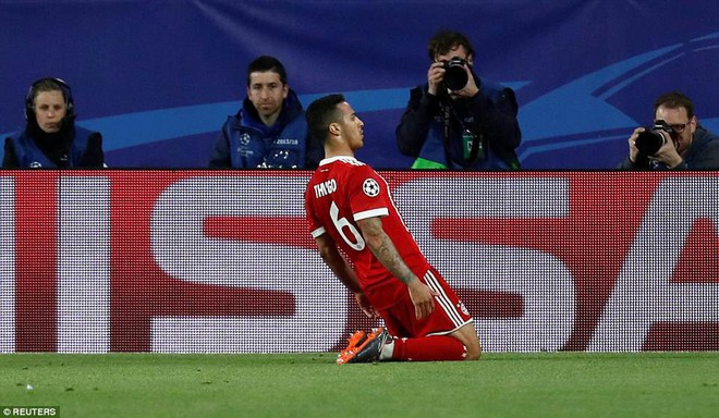 Sevilla 1-2 Bayern Munich: James Rodriguez vào sân tạo ra bước ngoặt - Ảnh 9.