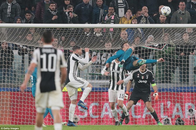 Ronaldo lập si&ecirc;u phẩm xe đạp chổng ngược, Real Madrid đ&egrave; bẹp Juventus - Ảnh 4.