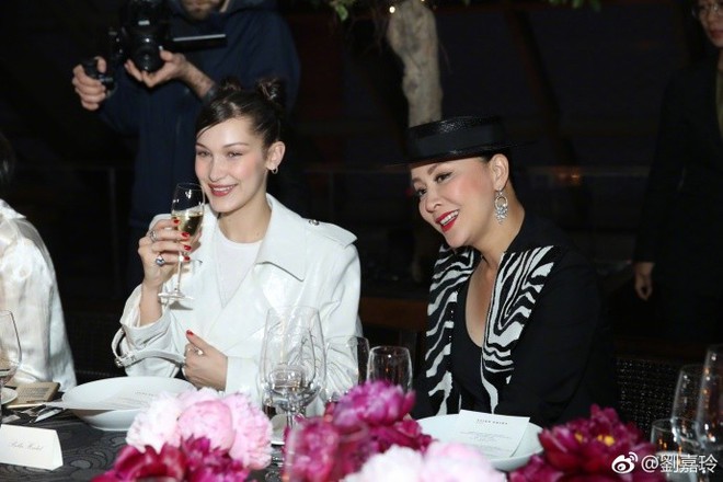 Bella Hadid - Lưu Gia Linh chung 1 khung h&igrave;nh: Nhất tỷ Cbiz đ&aacute;nh bật đ&agrave;n em trẻ tuổi v&agrave; danh tiếng? - Ảnh 2.