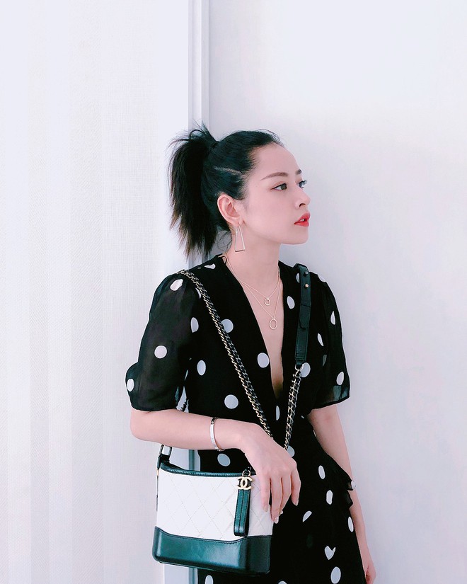 Chi Pu giờ đ&atilde; biết chăm mặc v&aacute;y điệu, đi gi&agrave;y cao g&oacute;t xinh qu&aacute; đ&acirc;y n&agrave;y - Ảnh 1.