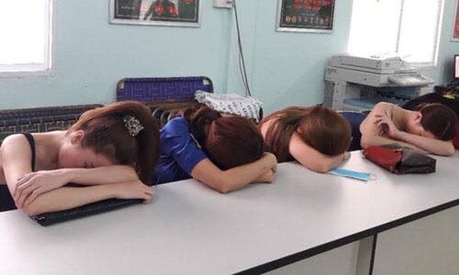 C&aacute;c &ldquo;t&uacute; b&agrave;&rdquo; hoa kh&ocirc;i đường d&acirc;y b&aacute;n d&acirc;m ngh&igrave;n đ&ocirc; hầu to&agrave; - Ảnh 1.
