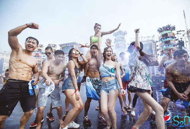 Lễ hội té nước Songkran: Đừng giữ mình khô ráo nếu muốn hưởng hạnh phúc! - Ảnh 15.