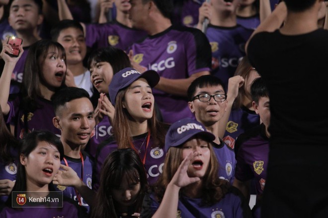 Fandom quốc dân của U23 Việt Nam hừng hực khí thế cổ vũ cho đại chiến Hà Nội - HAGL - Ảnh 10.