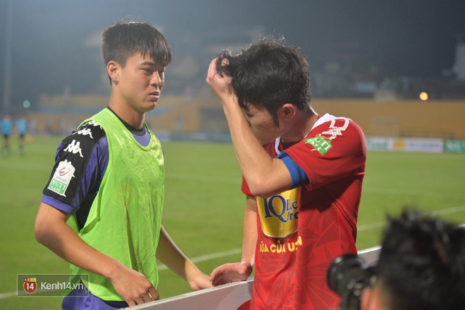 Dù đối đầu trong đại chiến, cầu thủ của U23 Việt Nam vẫn dành cho nhau những hành động rất đẹp - Ảnh 8.