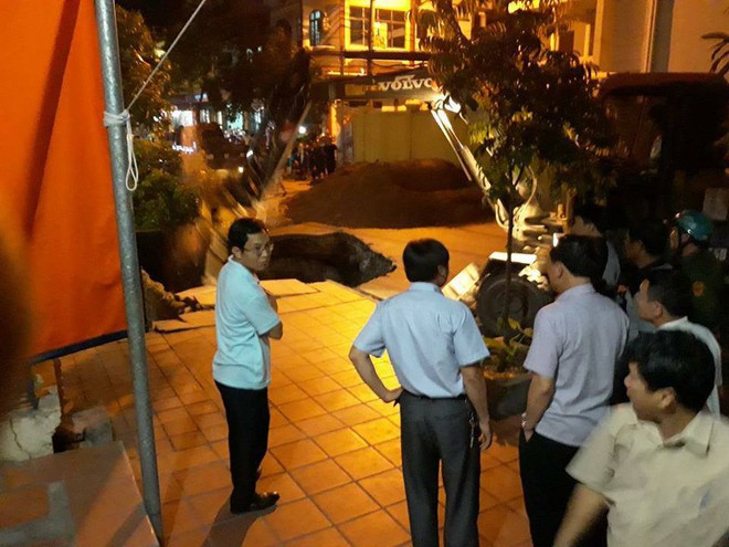 Quảng Ninh: Một người bị rơi xuống hố tử thần cùng 2 xe máy - Ảnh 5.