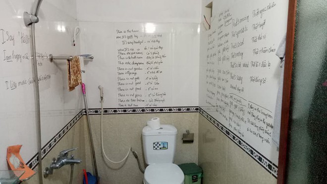 Gương sáng chăm học: Cô trung niên viết từ vựng tiếng Anh kín toilet, dán giấy nhớ đầy nhà cho nhanh thuộc bài - Ảnh 1.