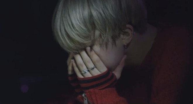 Jimin (BTS) bật khóc trong hậu trường vì một lỗi fan còn chẳng nhận ra - Ảnh 1.