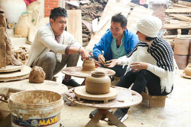 Kiều Minh Tuấn ân cần cõng Cát Phượng trong chuyến đi kỉ niệm 10 năm yêu nhau - Ảnh 10.