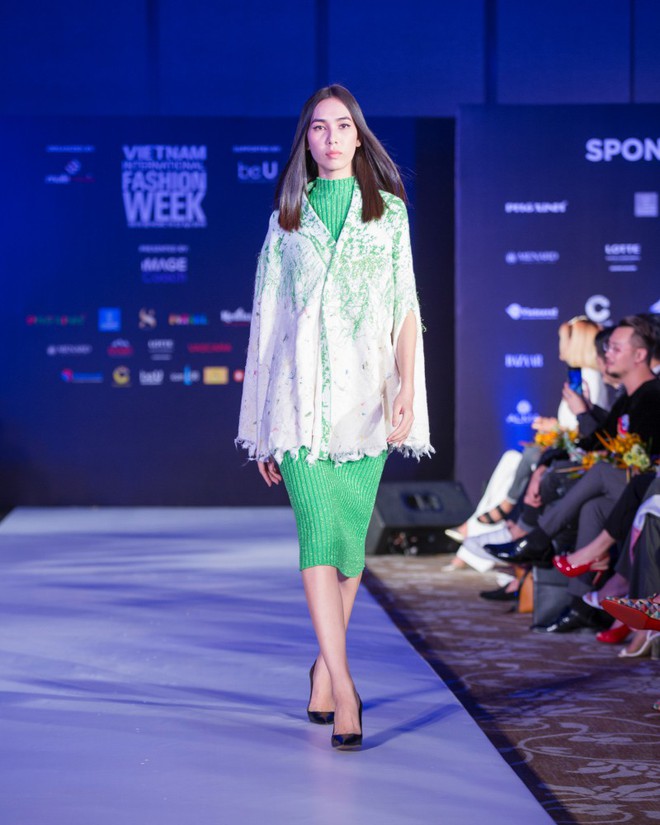 Hơn 1 tuần nữa mới khai mạc nhưng Vietnam International Fashion Week đã hé lộ dần các thiết kế mới - Ảnh 12.