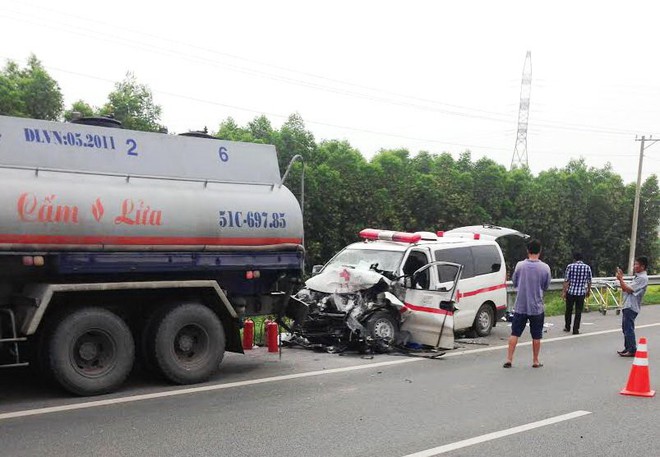 Cao tốc TP. HCM – Long Thành – Dầu Giây cảnh báo tai nạn liên hoàn vì xe cấp cứu chạy bất chấp - Ảnh 1.