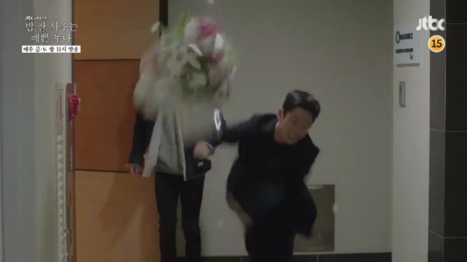 D&acirc;n t&igrave;nh đang n&aacute;o loạn: Mới tập 4, Chị đẹp Son Ye Jin v&agrave; trai trẻ đ&atilde; c&oacute; cảnh giường chiếu! - Ảnh 7.