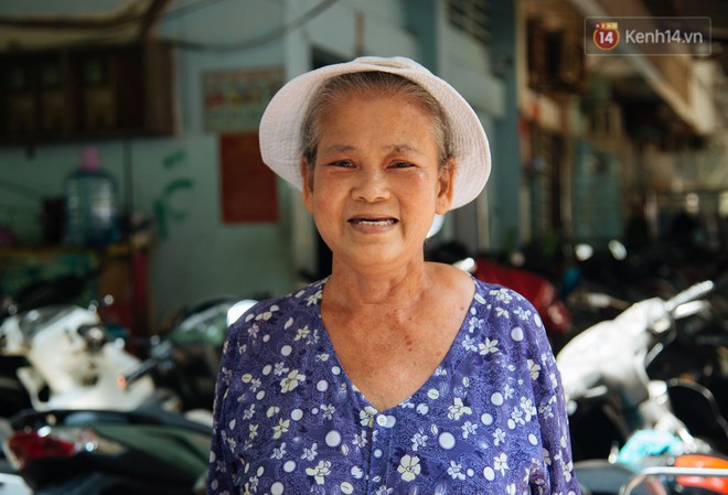 Chuyện chưa kể về bà Tám bán ca cao bánh mỳ độc nhất ở Sài Gòn: 30 năm nuôi chồng mù và 3 con thơ - Ảnh 1.