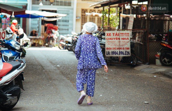 Chuyện chưa kể về bà Tám bán ca cao bánh mỳ độc nhất ở Sài Gòn: 30 năm nuôi chồng mù và 3 con thơ - Ảnh 9.